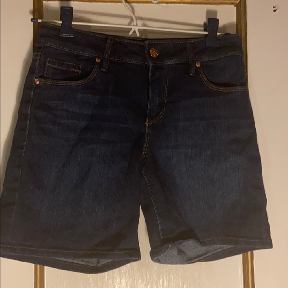 Jessica Simpson thigh shorts